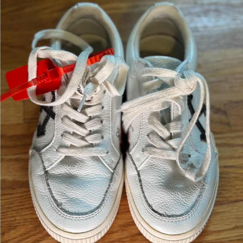 Off-White Kids Sneakers in White with Red Tag